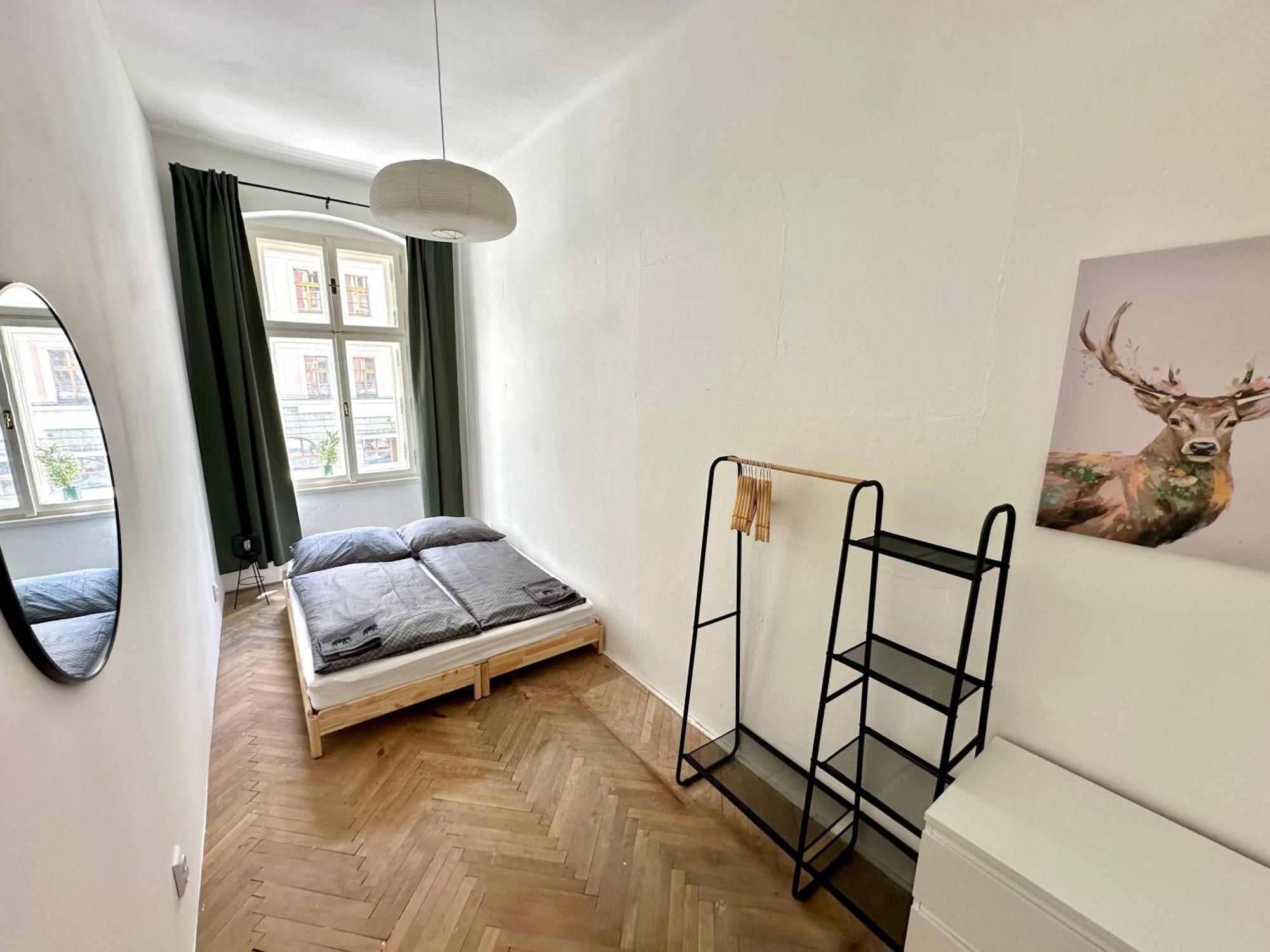 Location In Prague! 4 Bedrooms And Super Host! Apartment
